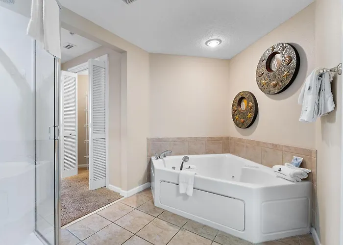 Colonnades 302 Holiday home