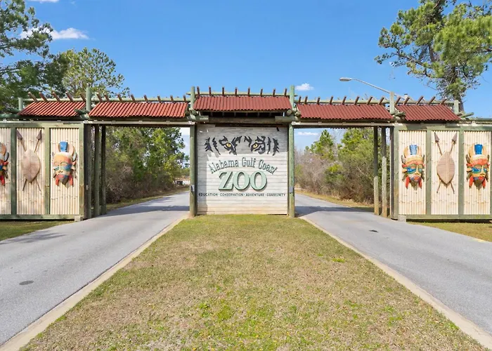 Holiday home Colonnades 302